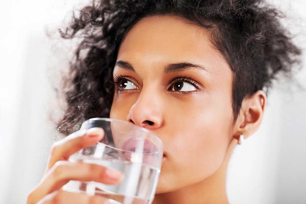 درمان ریزش مو با نوشیدن آب