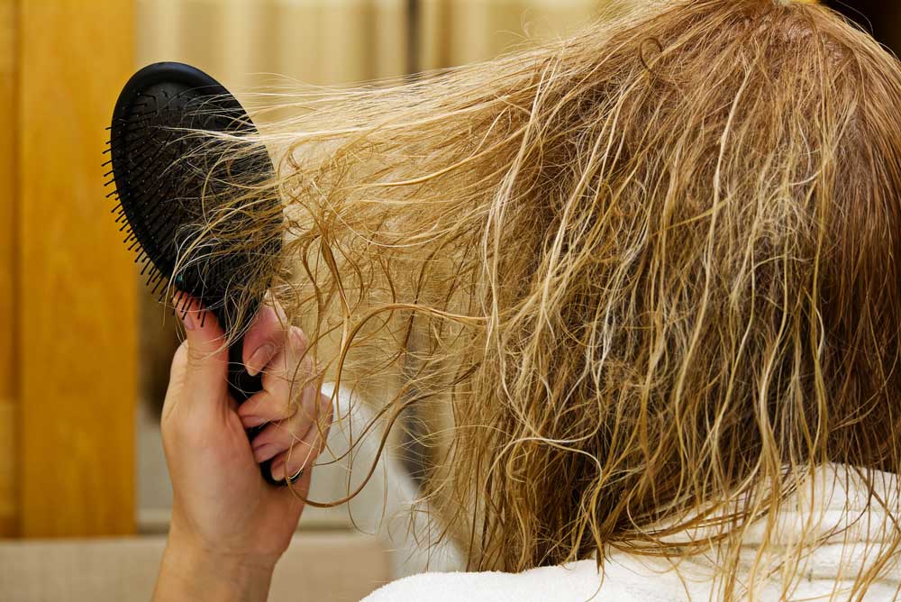 علت جزغاله شدن موها چیست؟